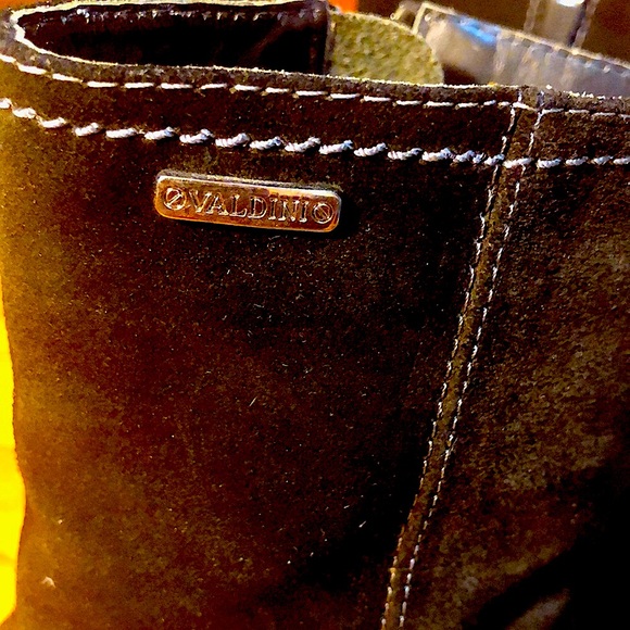 Valdini Suede Ankle Boots, Size 7. - Picture 9 of 9